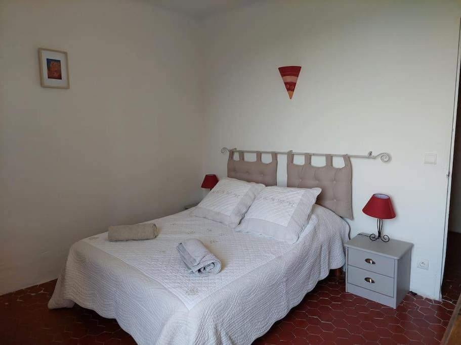 Maison De Cesar Saint-Saturnin-lès-Apt Exterior photo